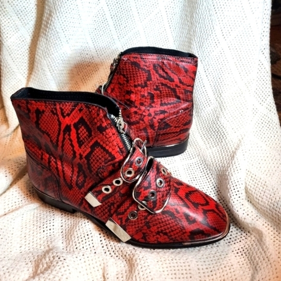 Topshop‎ Red Faux Snake Booties 9.5 NWT - Picture 1 of 10